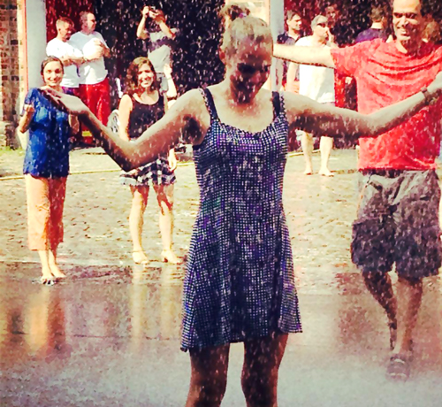 ჰიურემ სულთანი ზაფხულის სიცხისგან სახანძრო მანქანამ იხსნა Rating